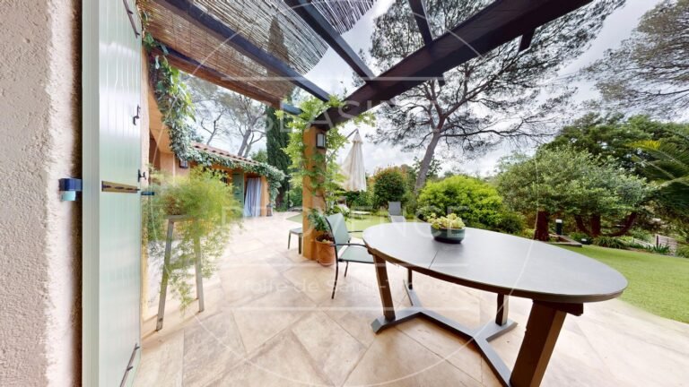 Maison 5 pièces 135 m² · à Fréjus · 134,8 m² · 745 000 €