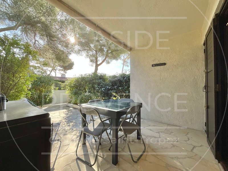 Terrasse et jardin appartement T2 Les Issambres proche plage