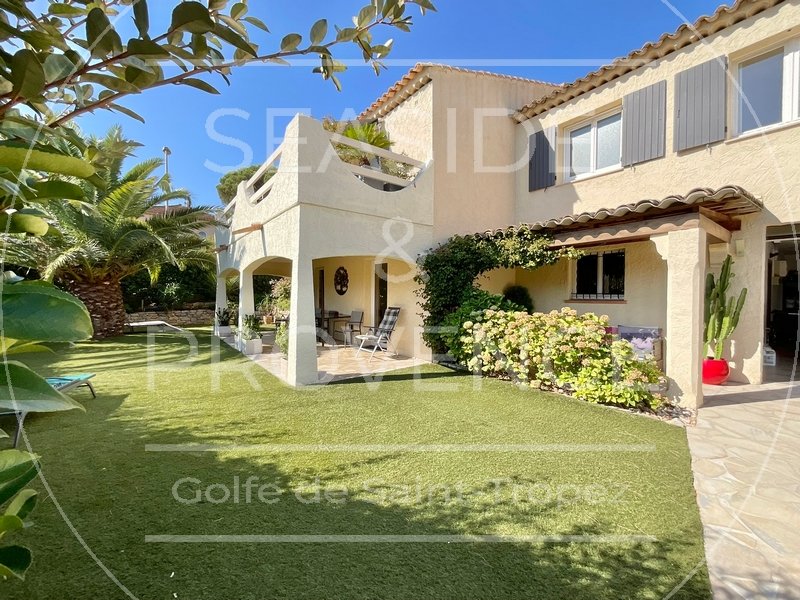 Villa provençale avec terrasse couverte et jardin arboré à Sainte-Maxime